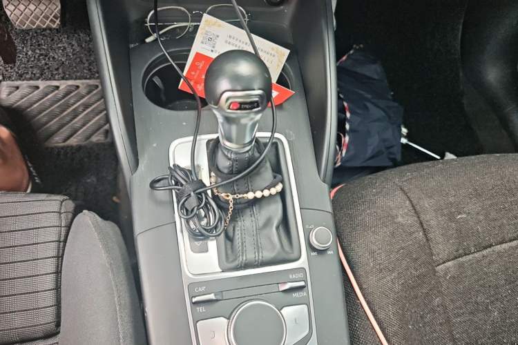 Used Audi A3 2017 Limousine 35 TFSI Sport Edition Gear Lever