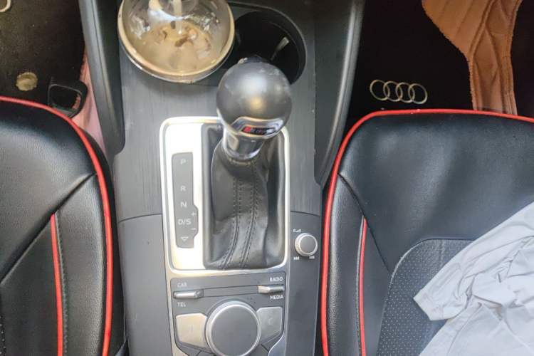 Used Audi A3 2017 Limousine 35 TFSI Ambition Edition Gear Lever