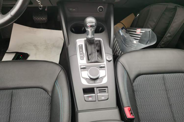 Used Audi A3 2017 Limousine 35 TFSI Fashion Model Gear Lever
