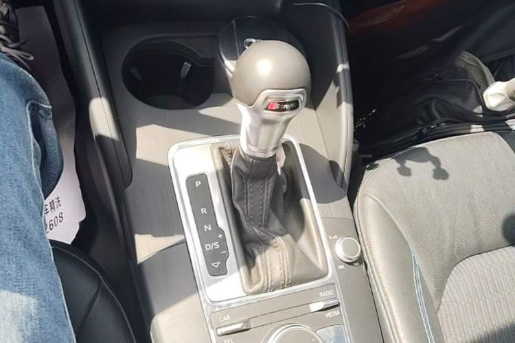 Used Audi A3 2017 Limousine 35 TFSI Fashion Model Gear Lever