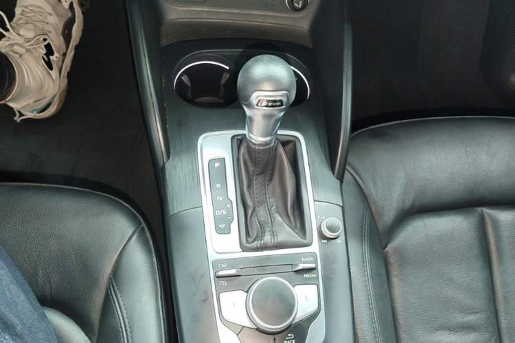Used Audi A3 2017 Limousine 35 TFSI Style Edition Gear Lever