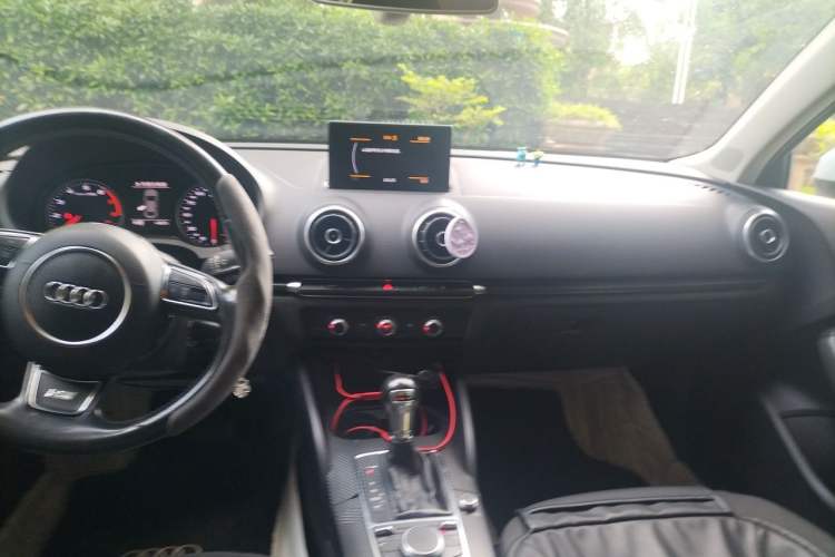 Used Audi A3 2017 Limousine 35 TFSI Ambition Edition Headliner