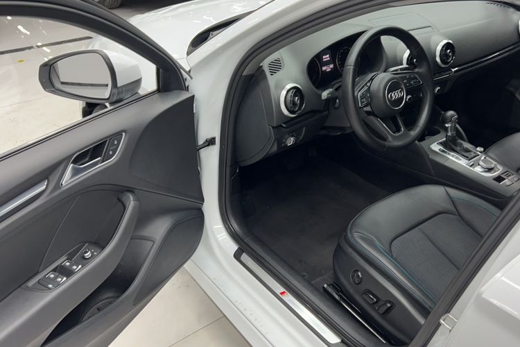 Used Audi A3 2017 Limousine 35 TFSI Fashion Model Interior 1