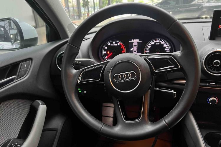 Used Audi A3 2017 Limousine 35 TFSI Ambition Edition Interior 2