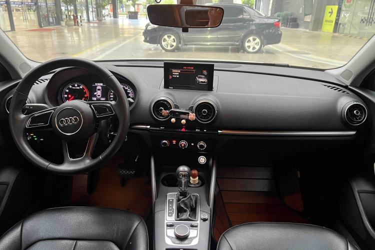 Used Audi A3 2017 Limousine 35 TFSI Ambition Edition Interior 3
