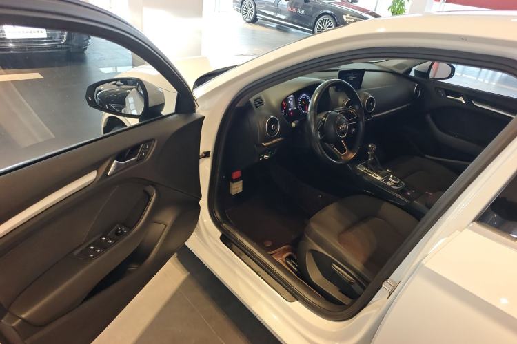 Used Audi A3 2017 Limousine 35 TFSI Ambition Edition Interior 3