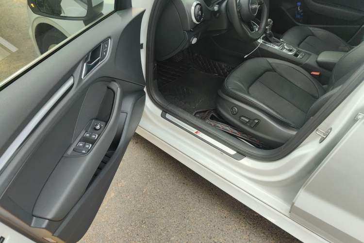 Used Audi A3 2017 Limousine 35 TFSI Fashion Model Interior 3