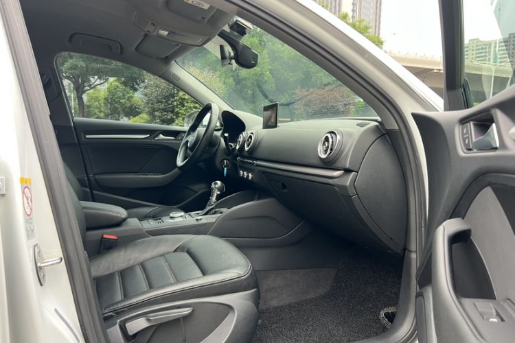 Used Audi A3 2017 Sportback 35 TFSI Ambition Edition Interior 4