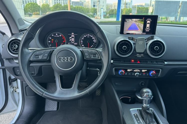 Used Audi A3 2017 Limousine 40 TFSI Style Edition Interior 4