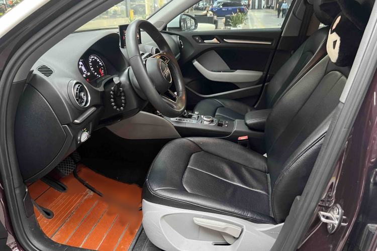 Used Audi A3 2017 Limousine 35 TFSI Ambition Edition Interior 6