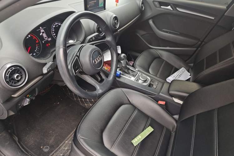 Used Audi A3 2017 Limousine 35 TFSI Ambition Edition Left Front Seat