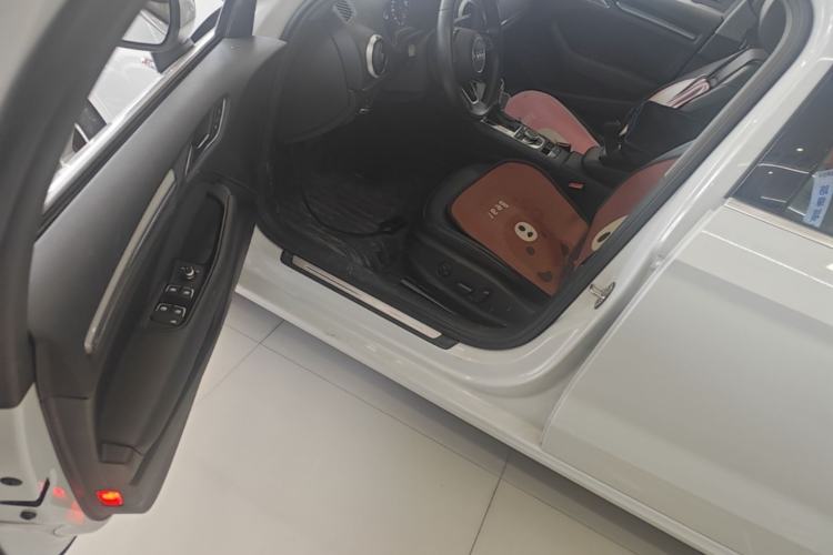Used Audi A3 2017 Limousine 35 TFSI Style Edition Left Front Seat