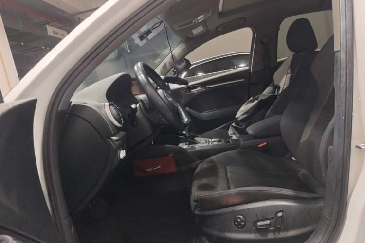 Used Audi A3 2017 Limousine 35 TFSI Sport Edition Left Front Seat