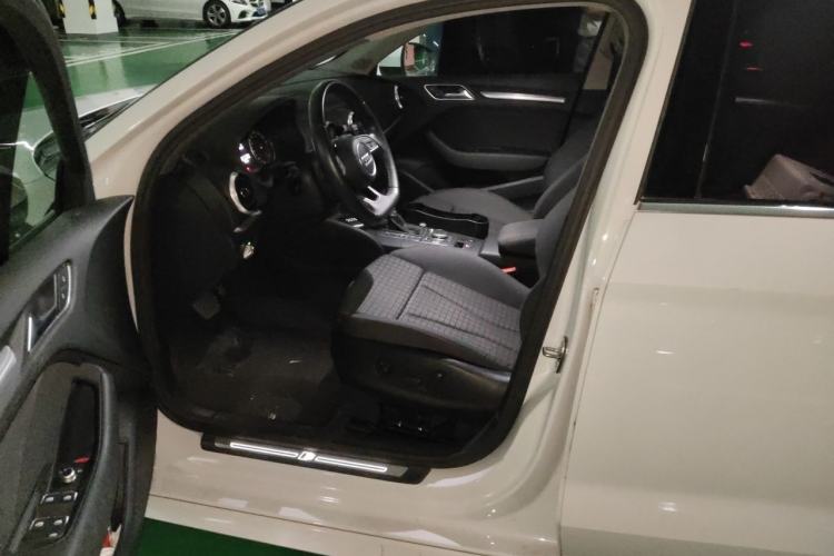 Used Audi A3 2017 Limousine 35 TFSI Sport Edition Left Front Seat