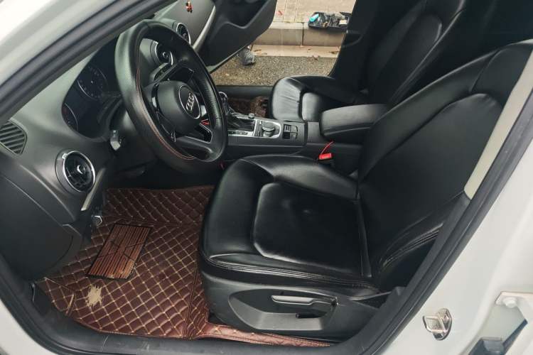 Used Audi A3 2017 Limousine 35 TFSI Ambition Edition Left Front Seat