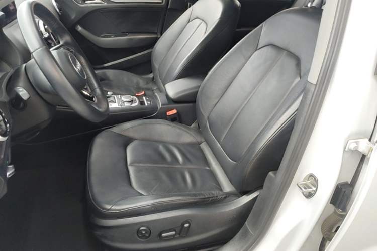 Used Audi A3 2017 Limousine 35 TFSI Style Edition Left Front Seat