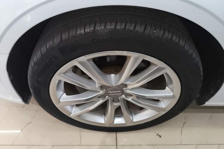 Used Audi A3 2017 Limousine 35 TFSI Ambition Edition Left Front Wheel Hub