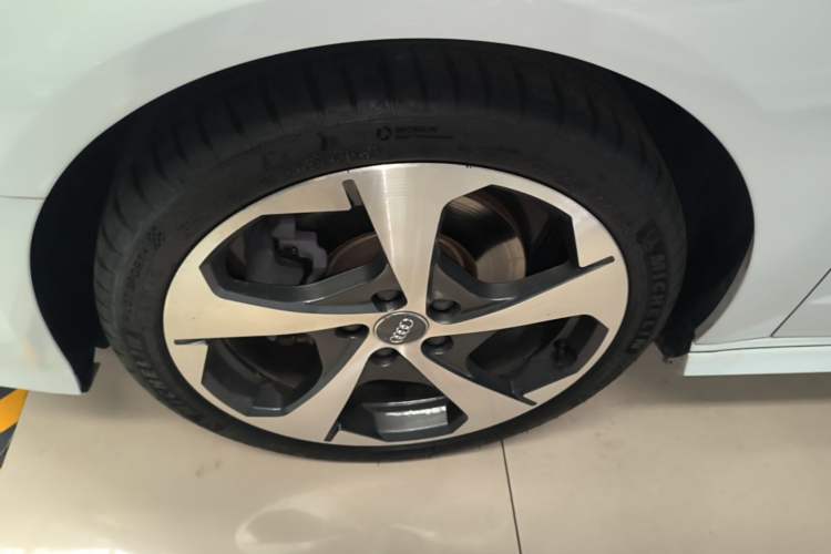 Used Audi A3 2017 Sportback 40 TFSI Sport Edition Left Front Wheel Hub