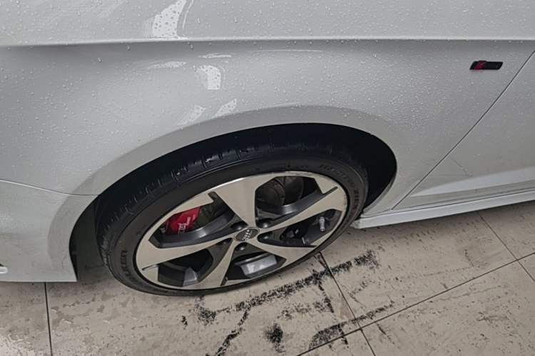 Used Audi A3 2017 Sportback 35 TFSI Sport Edition Left Front Wheel Hub
