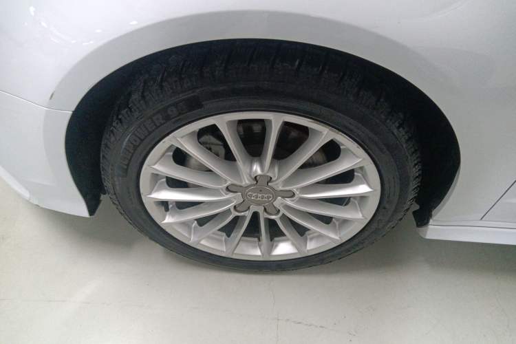 Used Audi A3 2017 Sportback 35 TFSI Fashion Model Left Front Wheel Hub
