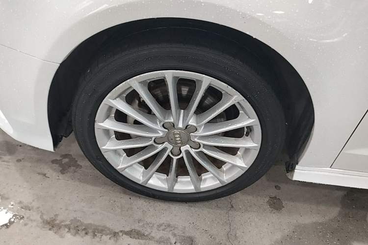 Used Audi A3 2017 Sportback 35 TFSI Fashion Model Left Front Wheel Hub