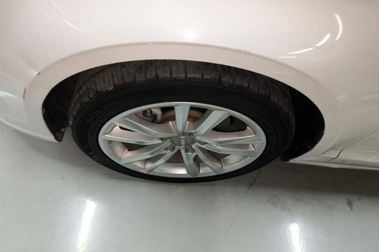 Used Audi A3 2017 Limousine 35 TFSI Ambition Edition Left Front Wheel Hub
