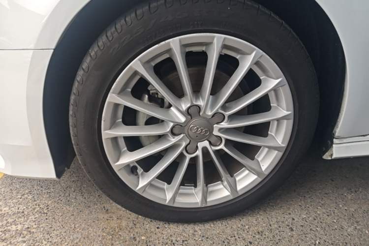 Used Audi A3 2017 Sportback 35 TFSI Fashion Model Left Front Wheel Hub