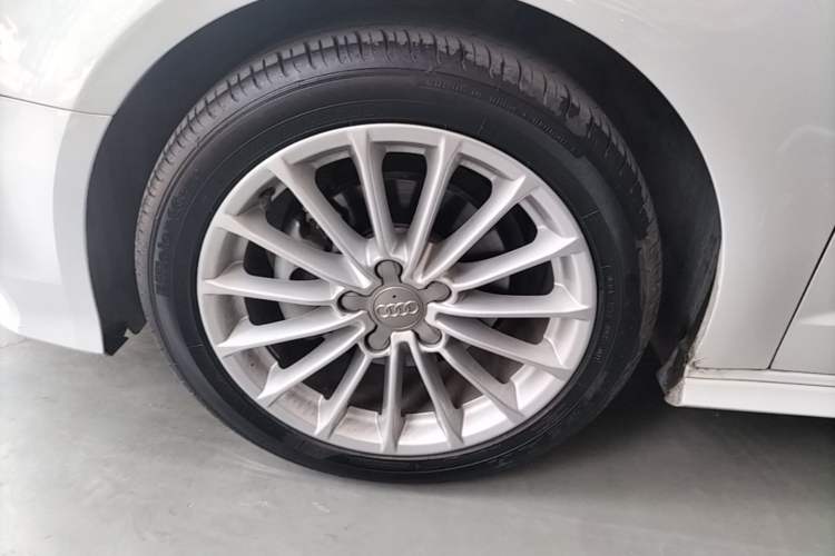Used Audi A3 2017 Sportback 35 TFSI Fashion Model Left Front Wheel Hub