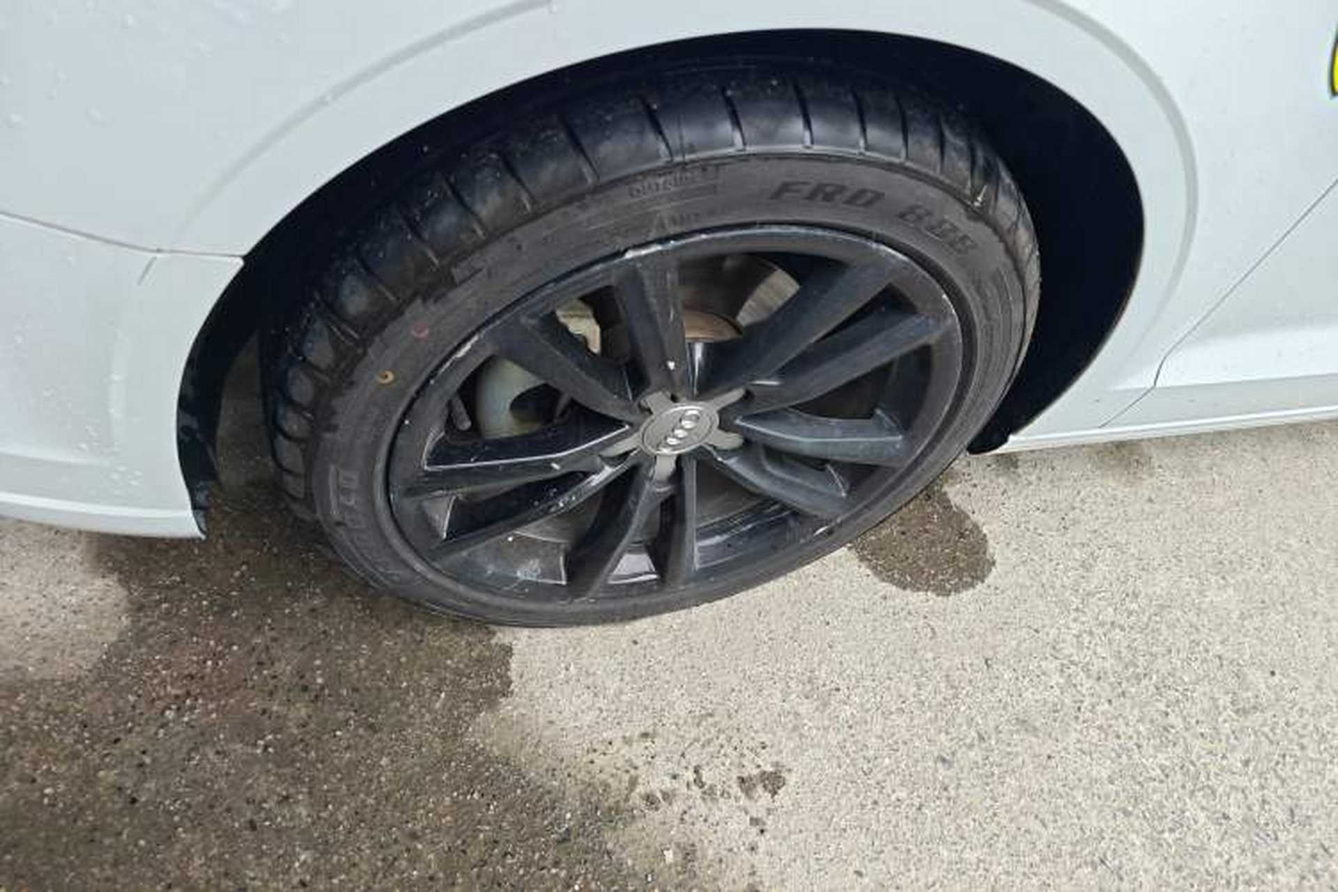 Used Audi A3 2017 Limousine 35 TFSI Ambition Edition Left Front Wheel Hub