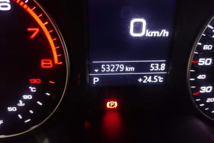 Used Audi A3 2017 Limousine 35 TFSI Fashion Model Odometer Close Up
