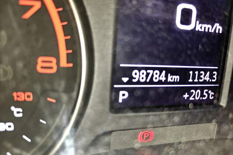 Used Audi A3 2017 Limousine 35 TFSI Style Edition Odometer Close Up