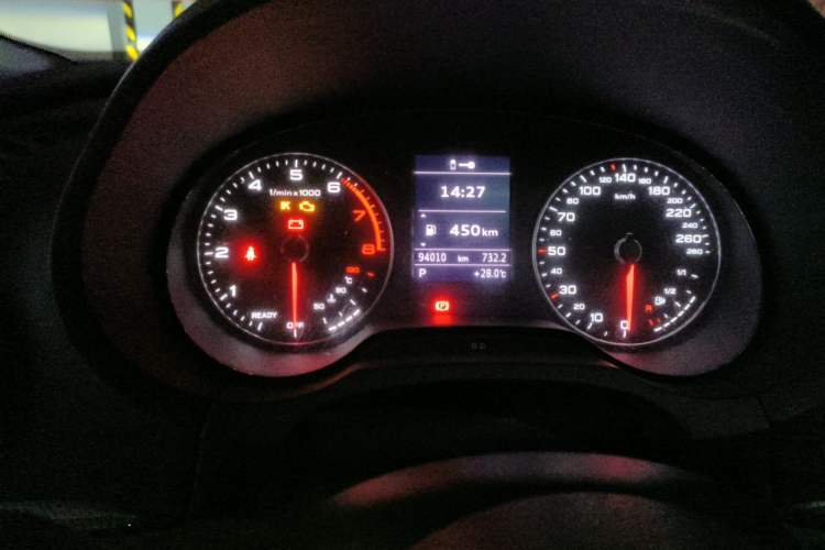 Used Audi A3 2017 Limousine 35 TFSI Style Edition Odometer Close Up