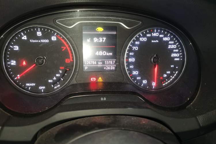 Used Audi A3 2017 Limousine 35 TFSI Sport Edition Odometer Close Up