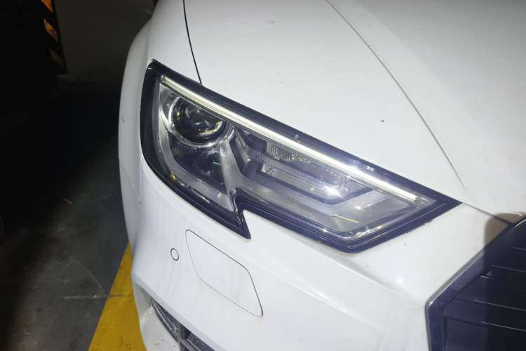 Used Audi A3 2017 Limousine 35 TFSI Fashion Model Right Front Headlight