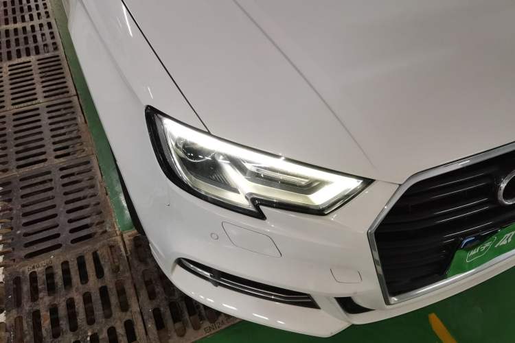 Used Audi A3 2017 Limousine 35 TFSI Fashion Model Right Front Headlight