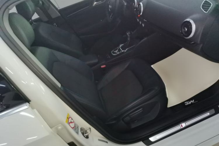 Used Audi A3 2017 Limousine 35 TFSI Fashion Model Right Front Seat