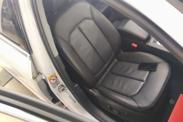 Used Audi A3 2017 Limousine 40 TFSI Style Edition Right Front Seat