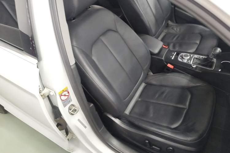 Used Audi A3 2017 Limousine 35 TFSI Style Edition Right Front Seat