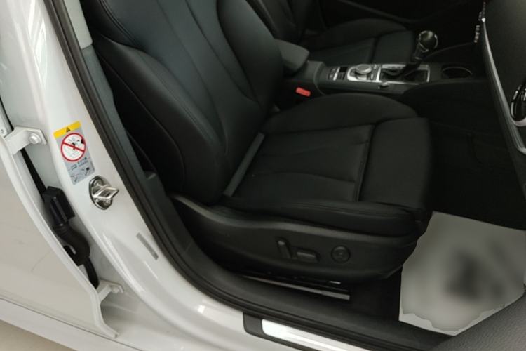 Used Audi A3 2017 Limousine 35 TFSI Sport Edition Right Front Seat