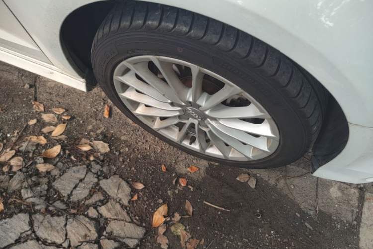 Used Audi A3 2017 Sportback 35 TFSI Fashion Model Right Front Wheel Hub