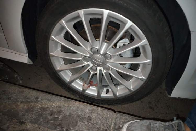 Used Audi A3 2017 Sportback 35 TFSI Fashion Model Right Front Wheel Hub