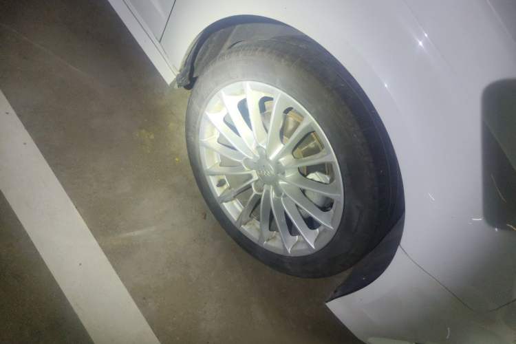 Used Audi A3 2017 Sportback 35 TFSI Fashion Model Right Front Wheel Hub