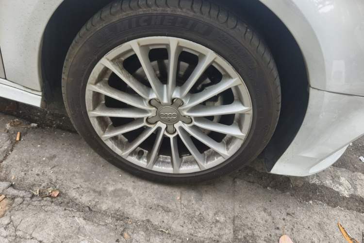 Used Audi A3 2017 Sportback 35 TFSI Fashion Model Right Front Wheel Hub