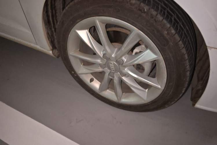 Used Audi A3 2017 Sportback 35 TFSI Ambition Edition Right Front Wheel Hub