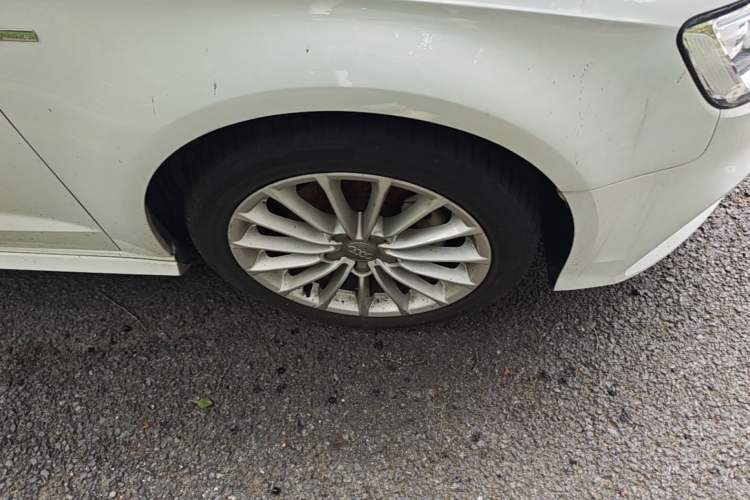Used Audi A3 2017 Sportback 35 TFSI Fashion Model Right Front Wheel Hub