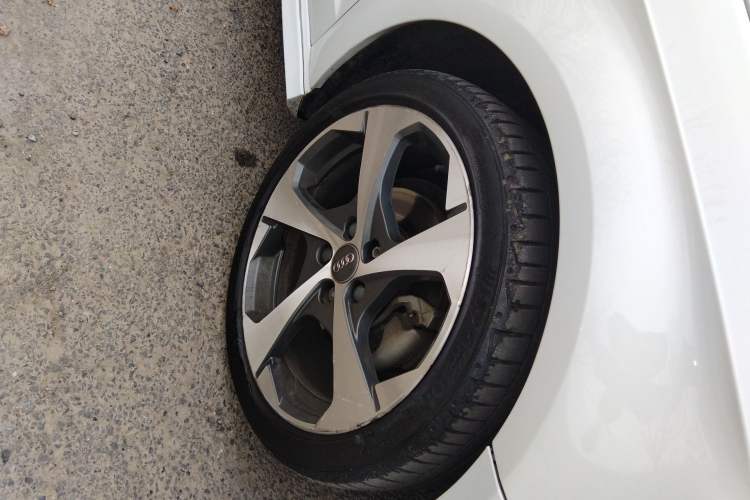 Used Audi A3 2017 Sportback 35 TFSI Sport Edition Right Front Wheel Hub