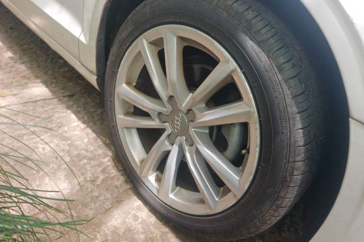 Used Audi A3 2017 Limousine 35 TFSI Ambition Edition Right Front Wheel Hub
