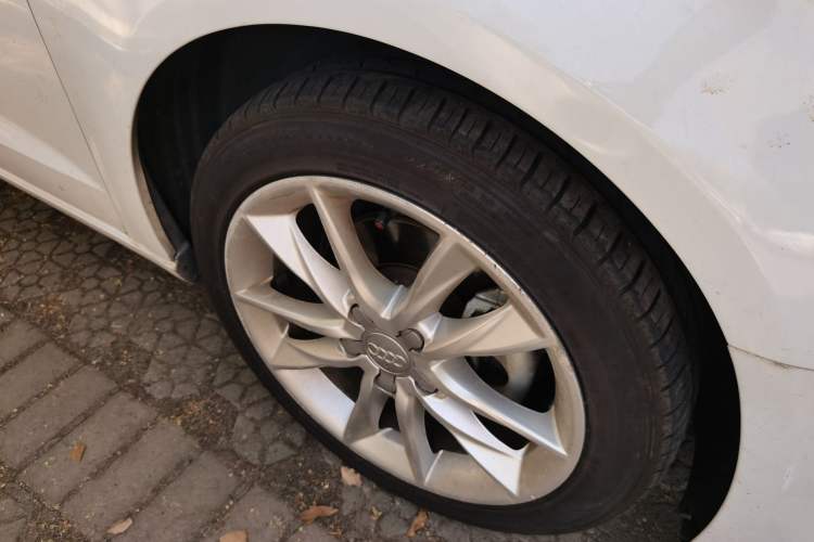 Used Audi A3 2017 Sportback 35 TFSI Ambition Edition Right Front Wheel Hub
