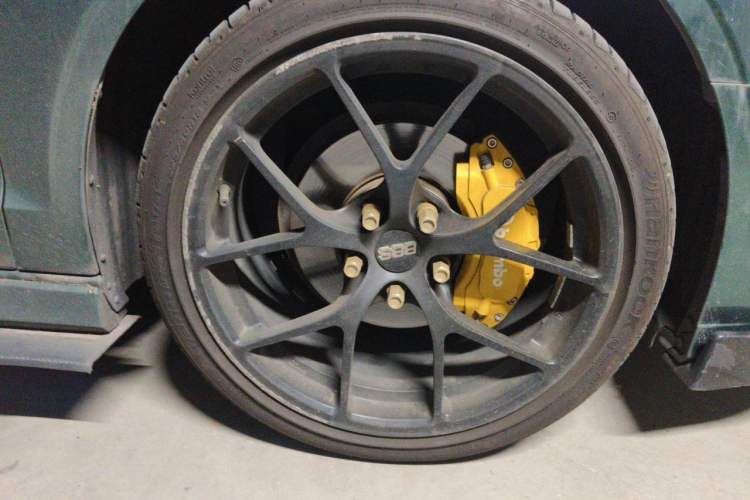 Used Audi A3 2017 Limousine 35 TFSI Sport Edition Right Front Wheel Hub