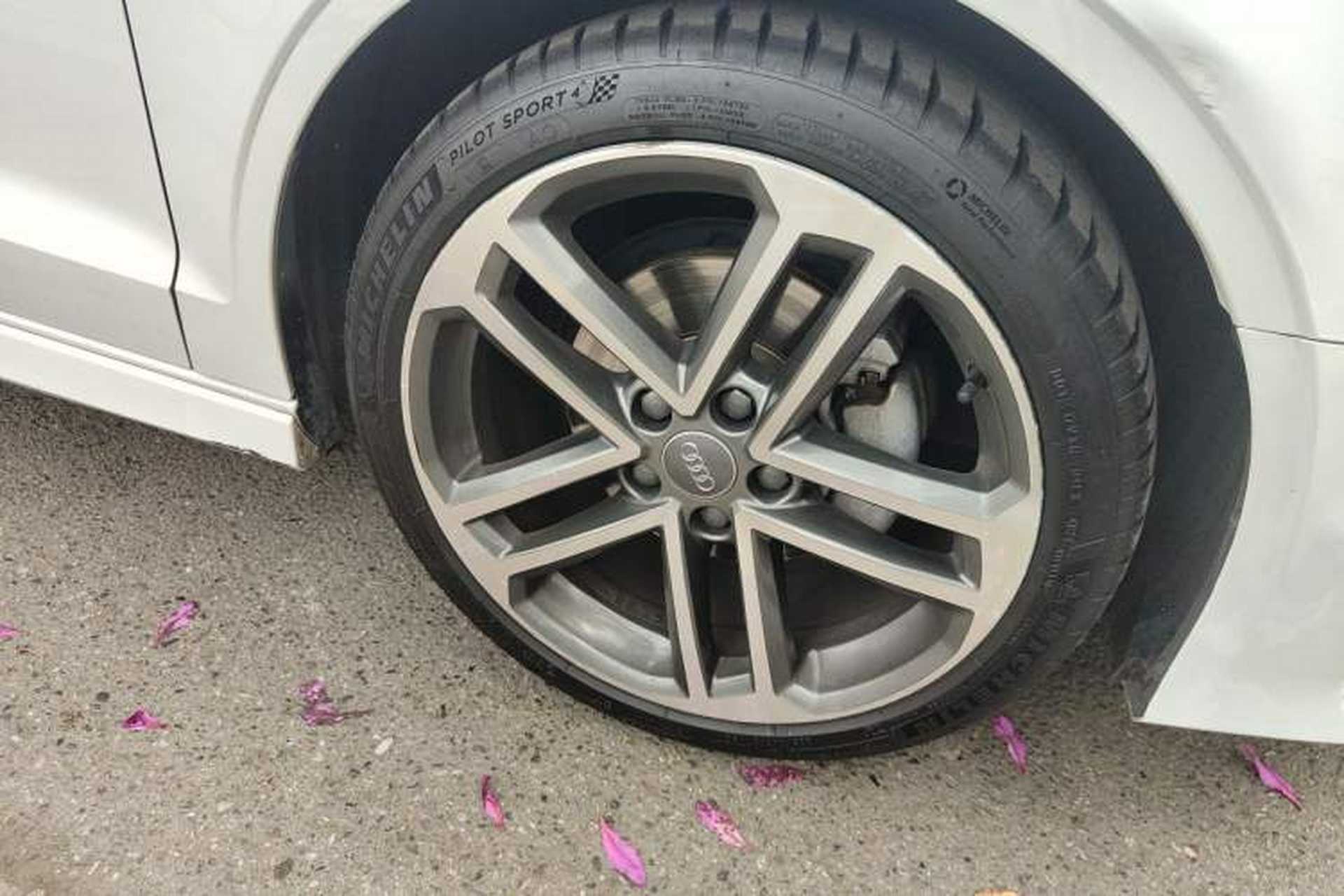 Used Audi A3 2017 Limousine 35 TFSI Sport Edition Right Front Wheel Hub